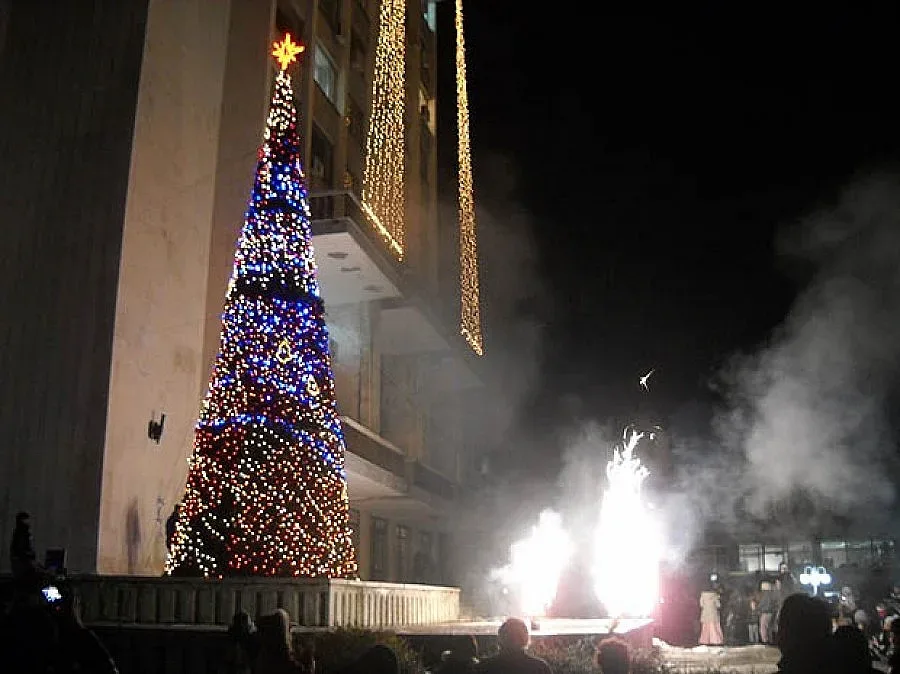 На 4 декември грейва коледната елха в Добрич