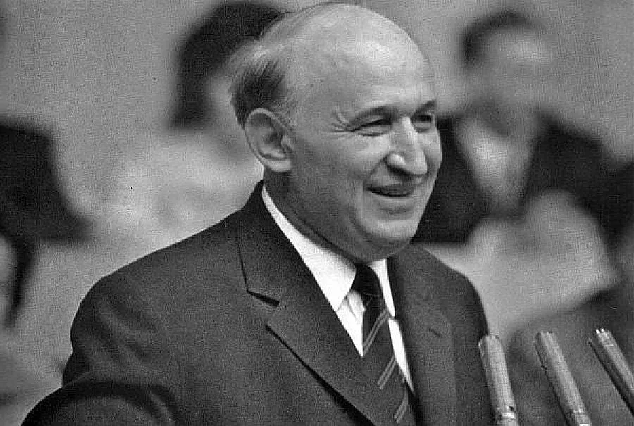 Налудно за Живков