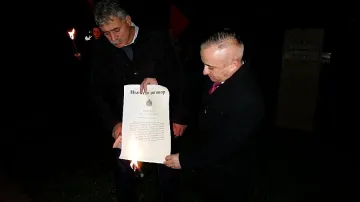 Войводи запалиха копие на Ньойския договор