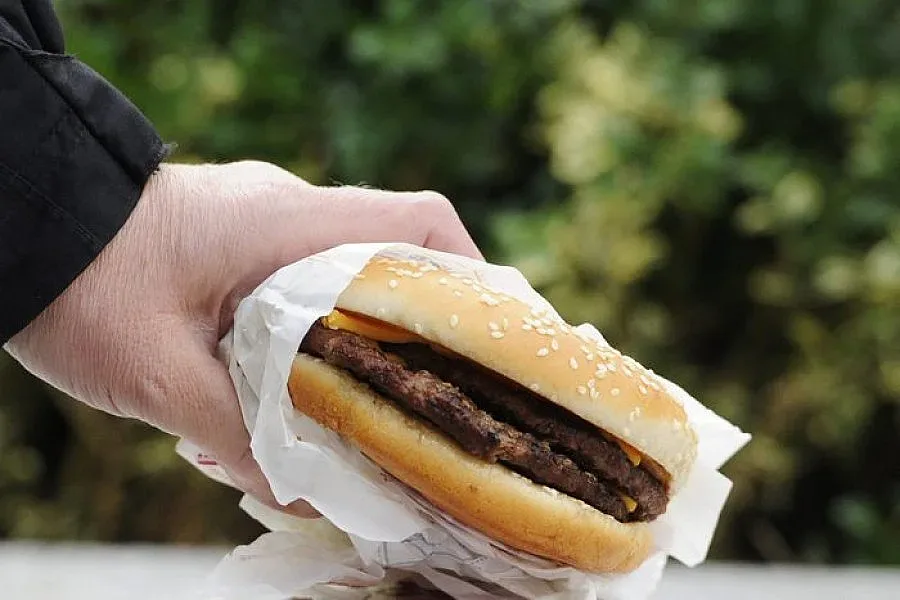 Един от шестима покдрепя данък "Вредни храни" 