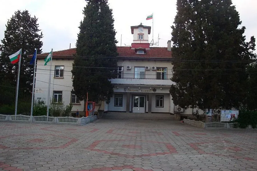 Държавата осигурява линейка за Община Камено 