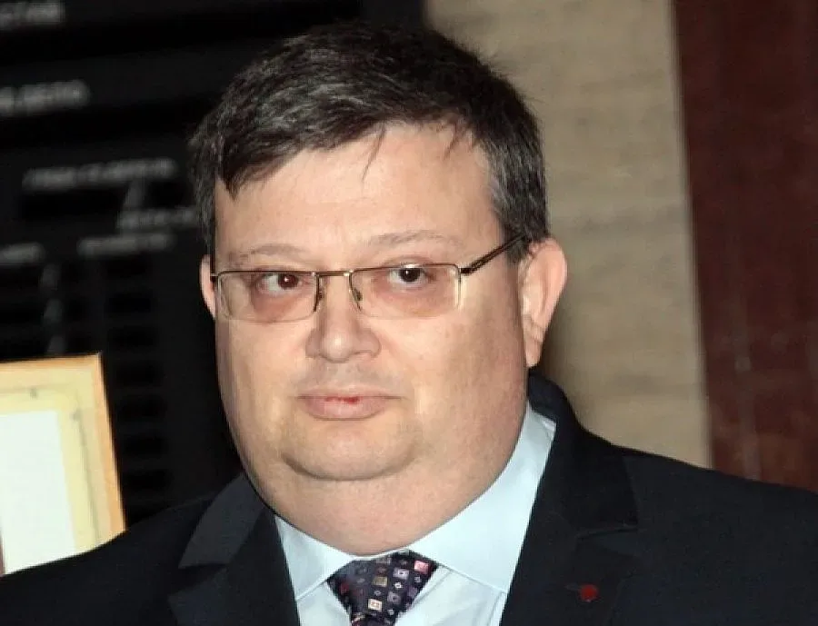 ЕК отрече да е искала оттегляне на Цацаров