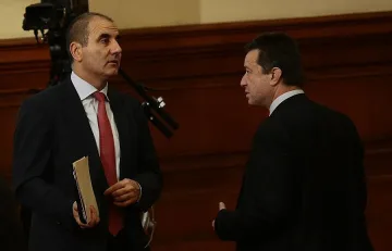 Скандал в парламента за руския самолет (ОБЗОР)