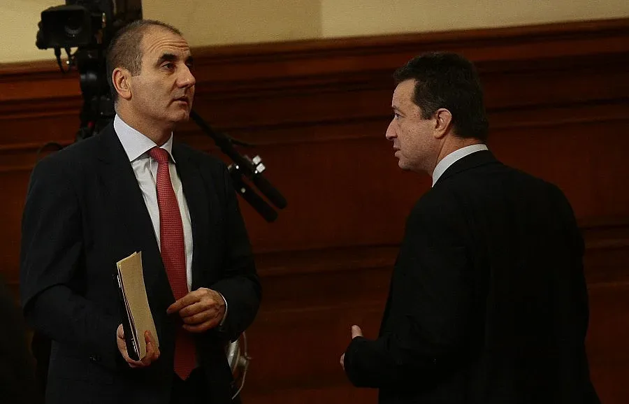 Скандал в парламента за руския самолет (ОБЗОР)