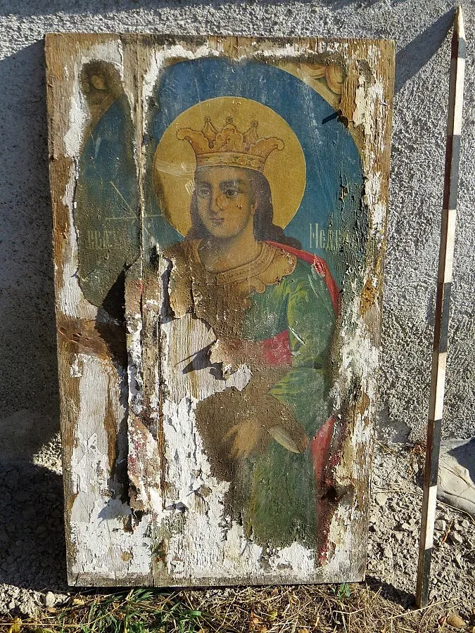 Икони на 140 години станаха на подпалки