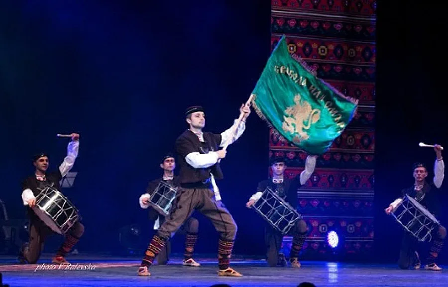 Ансамбъл “Чинари” възроди българщината с “Ние българите” в НДК