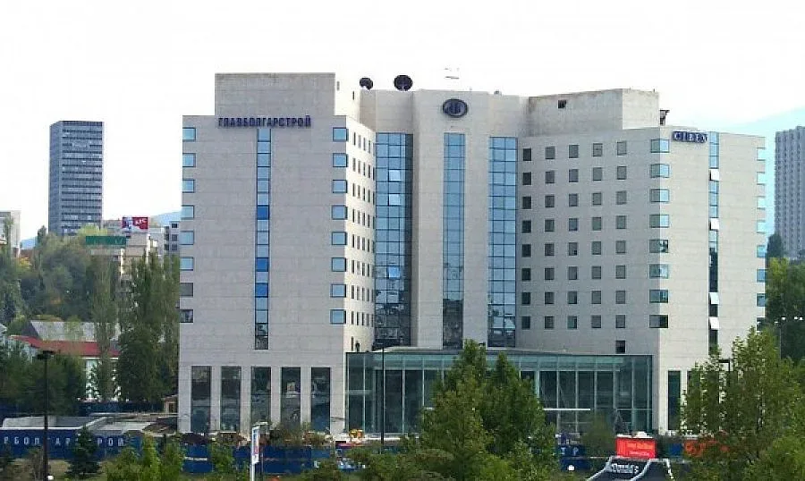 Спас Русев продава хотел "Хилтън"