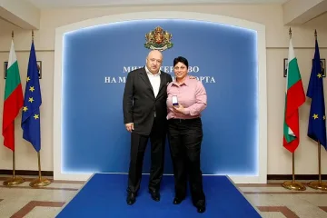 Министър Кралев награди световната шампионка Стела Енева
