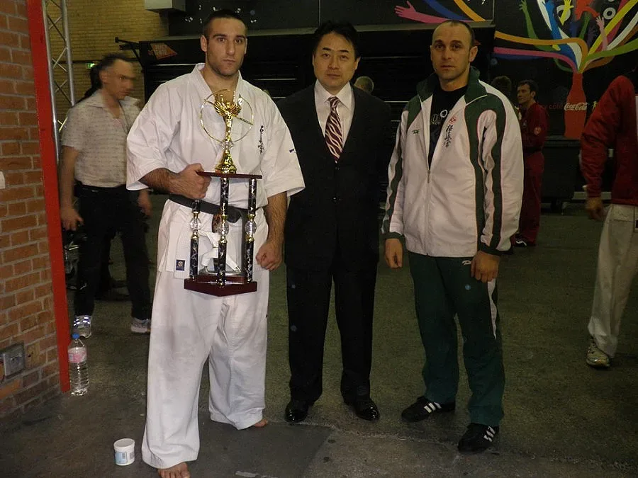 Българин стъпи на върха в каратето