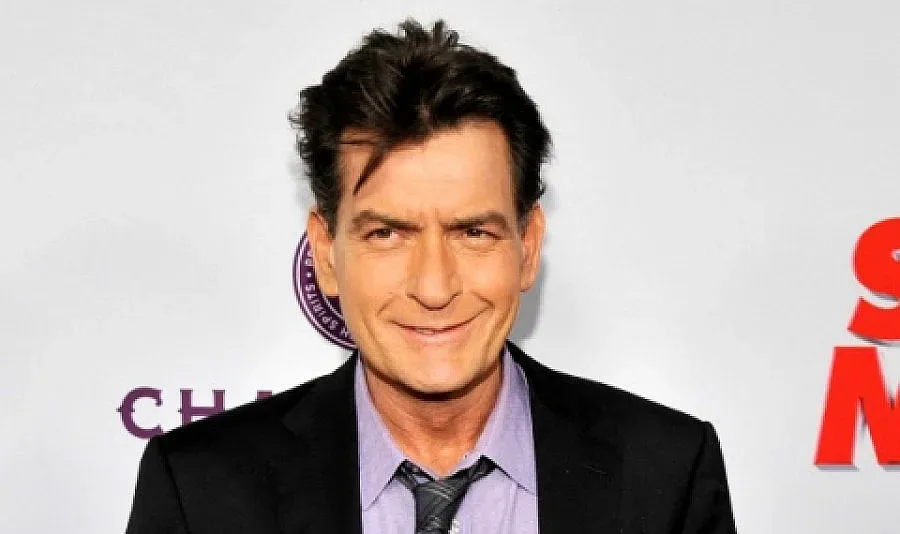 Порно актриса: Чарли Шийн насочи пистолет към главата ми