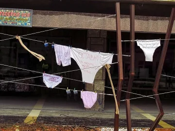 Перничани гневни на винкела, развяха гащи