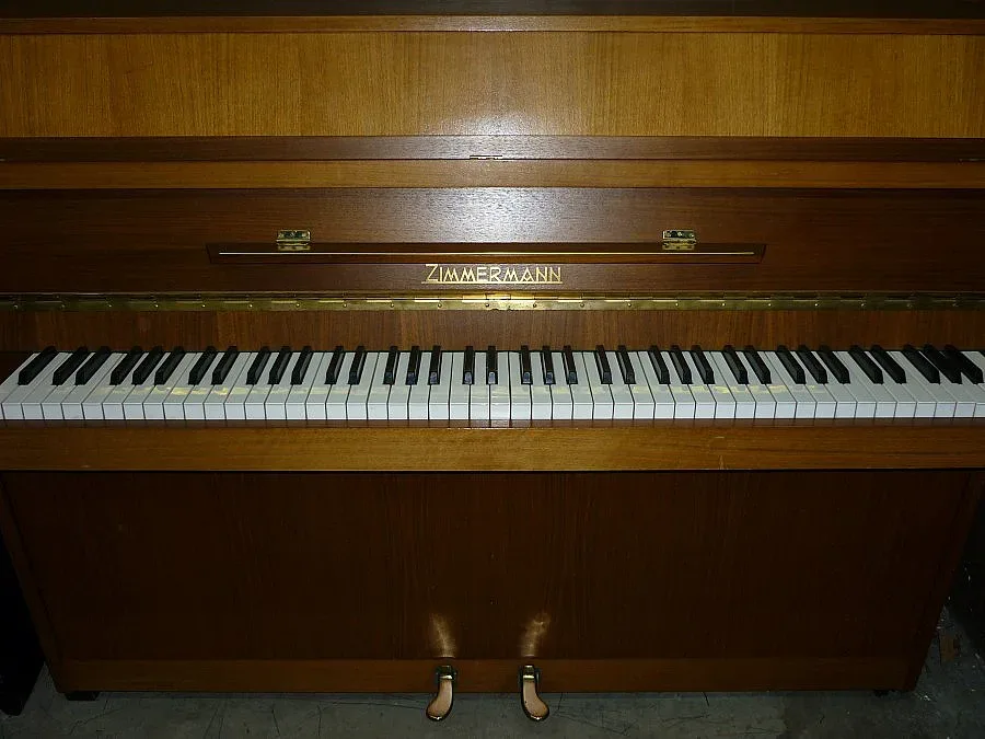 Показват над 100-годишно пиано в музейна изложба от дарения