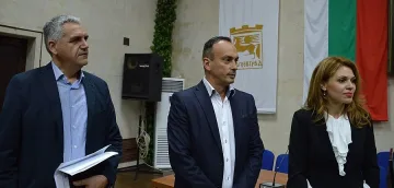 Камбитов вече с четирима заместници