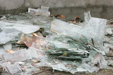 Потрошени стъкла и хаос в ботаническата градина в София 