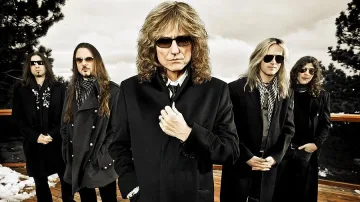 Whitesnake забиват 2 часа в "Арена Армеец" 