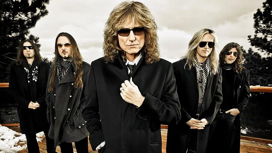 Whitesnake забиват 2 часа в "Арена Армеец"