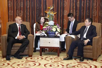 Кметът на Шанхай се буди с БГ кисело мляко