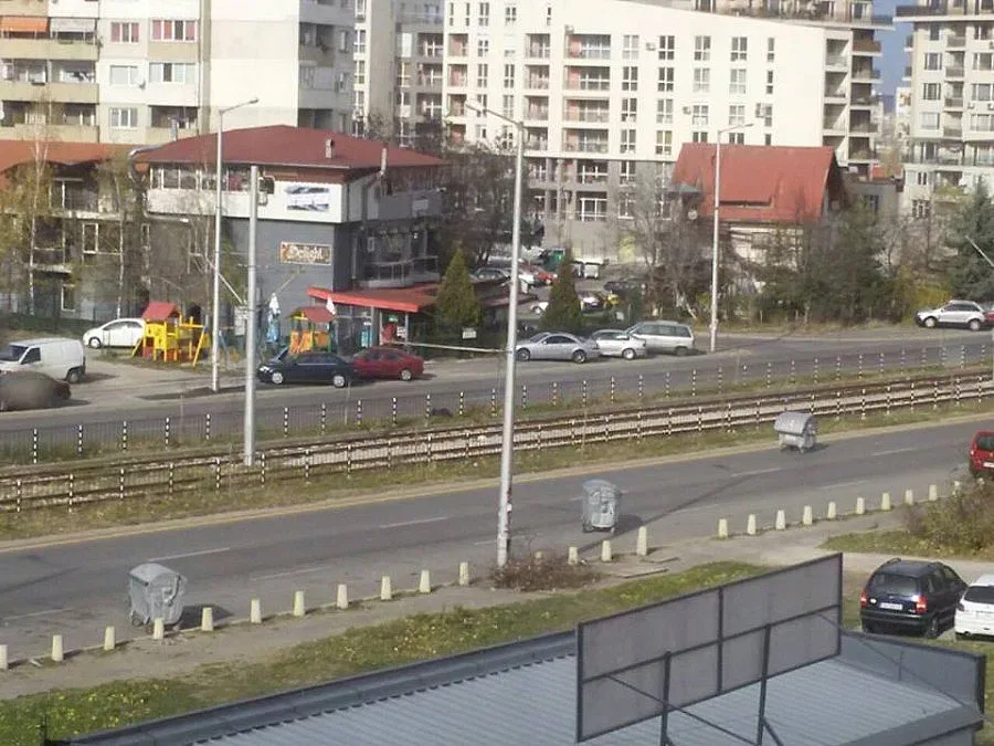 Кофи за боклук се гонят в "Дружба"