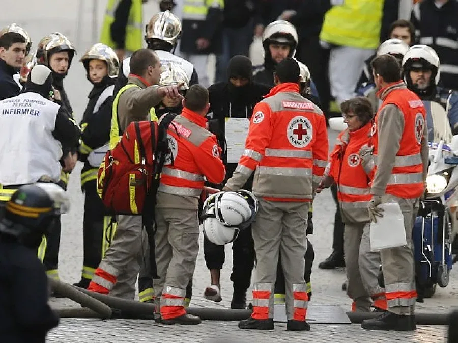 Медик опитал да съживи мъж, оказал се атентатор (ВИДЕО 18+)