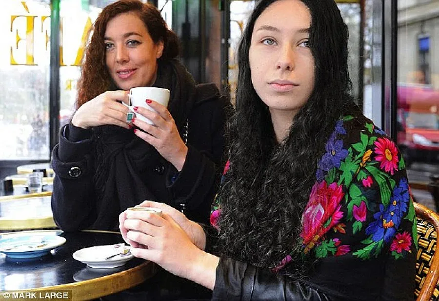 Приятелки живеят втори живот след атаката в Париж