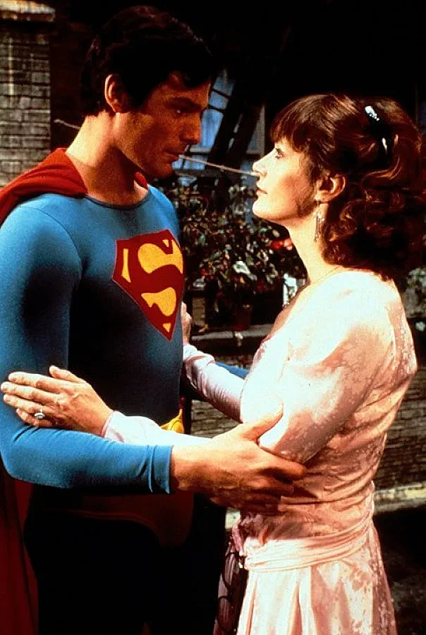 Мацка на Супермен живее по кашони