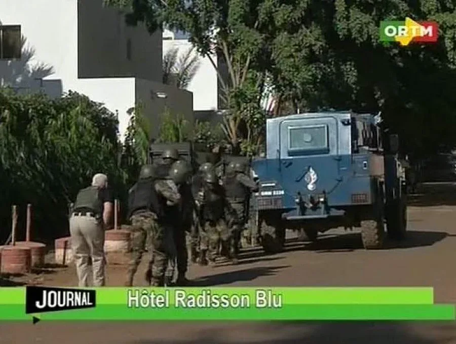 Вижте щурма на малийските части в хотела (ВИДЕО)