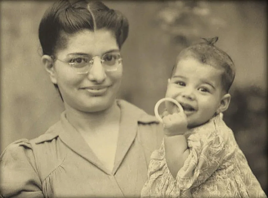 Отговорът на загадката: Show must go on