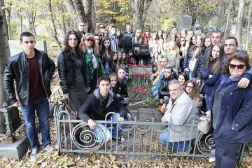 Ученици от Кърджали почетоха паметта на Дядо Славейков  