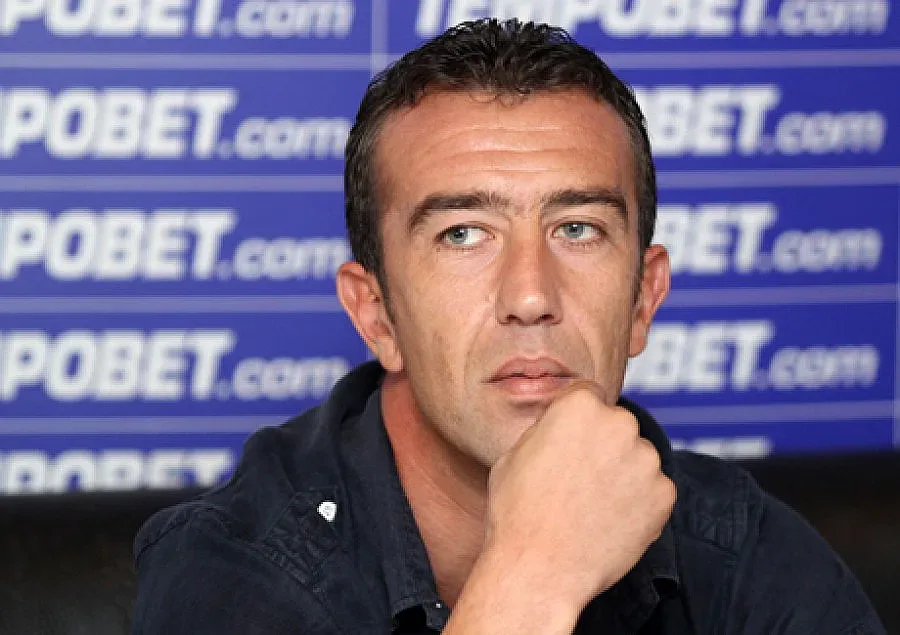 "Славия" проси пари от "сините"