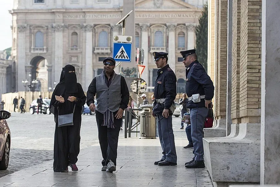 Париж: Плашат ни с химическо оръжие (ОБЗОР)