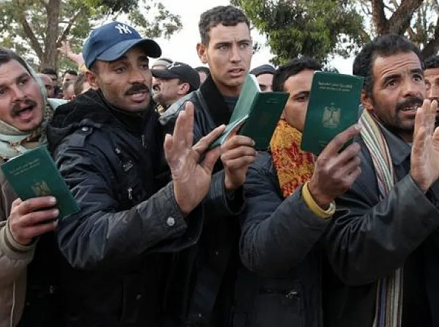 Бежанци блокираха границата между Гърция и Македония