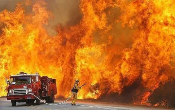 Сеновал лумна в пламъци и изпепели къща в благоевградско село