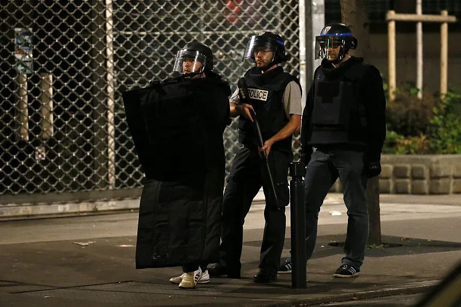 Жена се е самовзривила, двама терористи са убити в Сен Дени