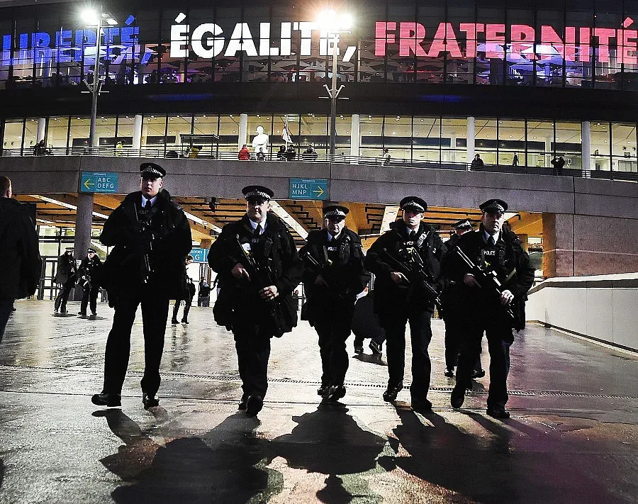 Линейка с експлозиви отмени Германия - Холандия 