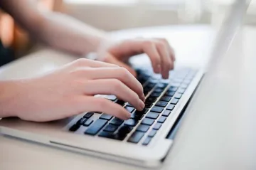 3358 лв. е средната заплата за програмист