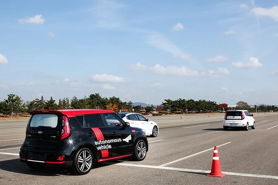 КИА прави автомобил без шофьор до 15 г.