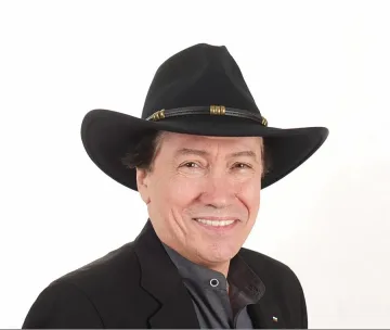 Бисер Киров: Свалям шапка пред таланта и морала