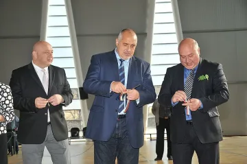 Бойко Борисов откри модерен спортен комплекс във Вършец
