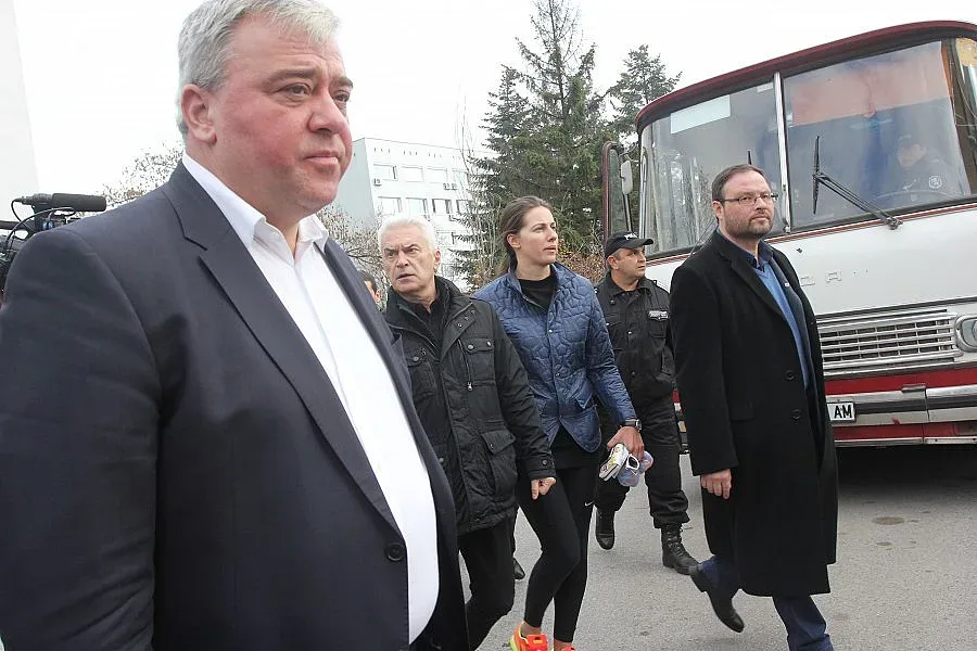 Официално: Волен е задържан, Чуколов чака