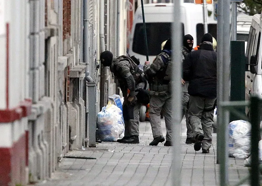 Зрелищен арест в Брюксел, убиецът още се крие (ВИДЕО)