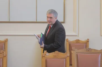 Калфин: Общините трябва да намерят още средства
