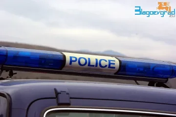 Шофьор помете пътни знаци и се преби край автомагистрала „Струма”