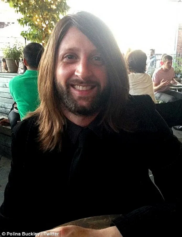 Ник издъхнал в ръцете на приятелка