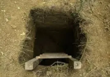 Ранен мъж след падане в ров