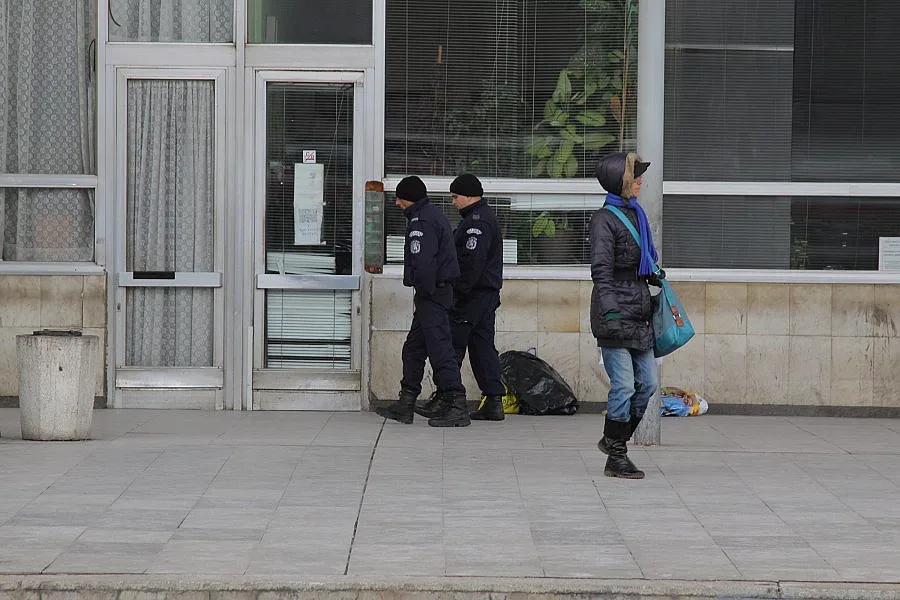 Полицаи дебнат  по гари и молове