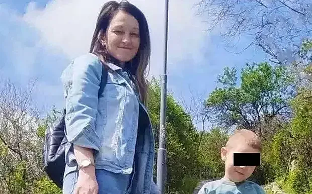 Погребаха Христина. Ад за майката