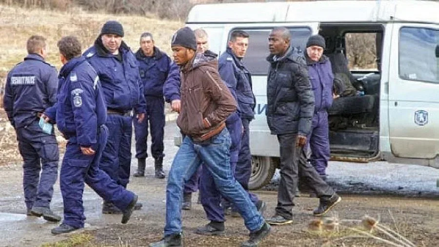 Спипаха 20 нелегални в необитаема къща в харманлийско село