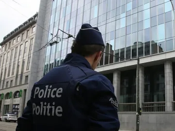 Полицията в Брюксел извършва арести за атентатите в Париж
