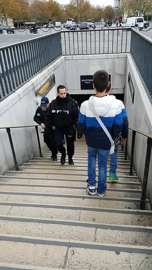 Издирват 12-годишни деца по интернет