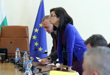 Кунева след атаките в Париж: Всички сме дълбоко разтревожени